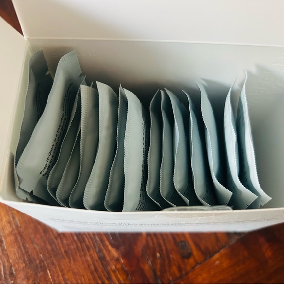 NuFace Skincare Trinity + w/ Effective Lip & Eye Attachment + Full Size Extras - Picture 6 of 8